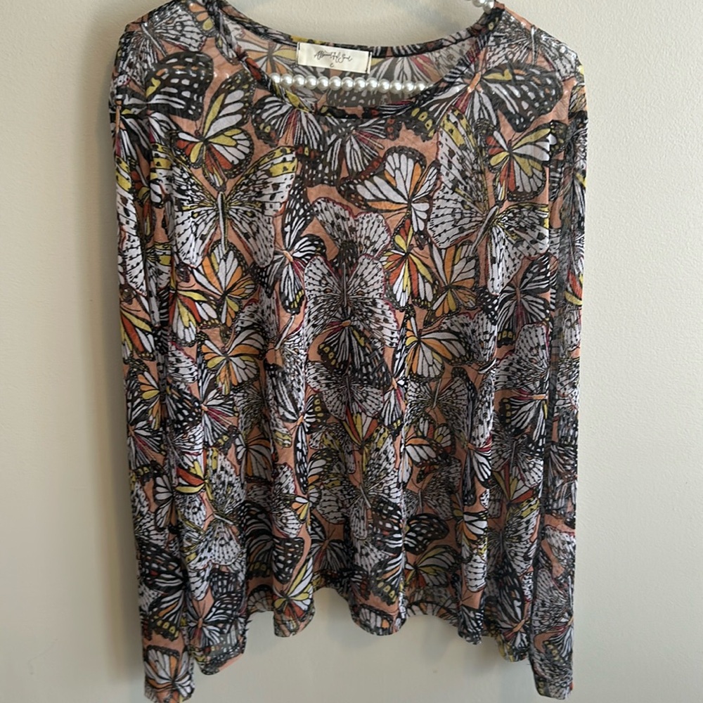 A Beautiful Soul Sheer Butterfly Print Top. Size C (22-24)